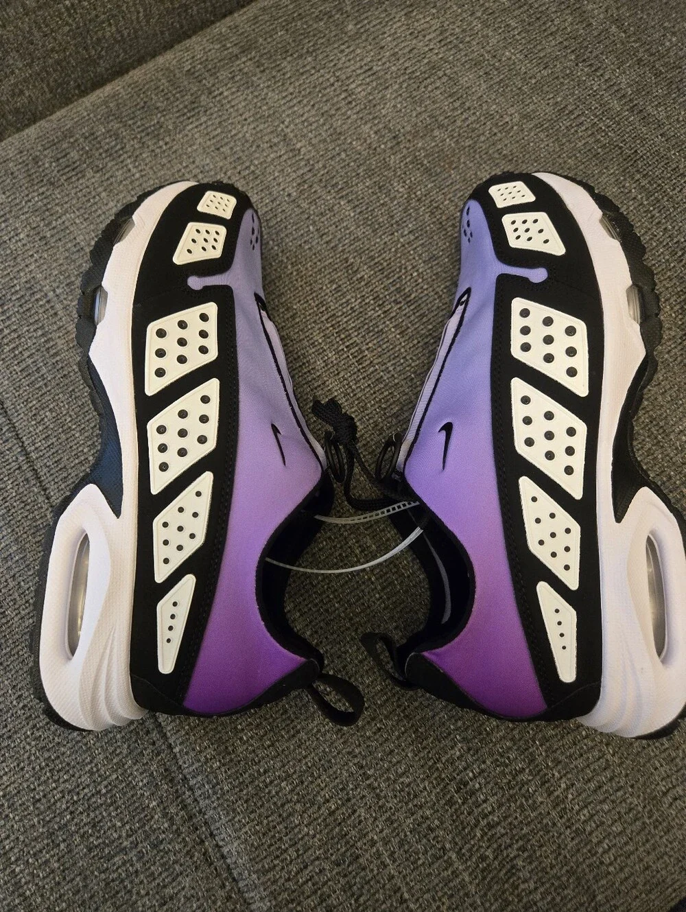 ​Nike Air Max SNDR Sunder Hydrangeas Zip-Up Sneakers Size 9.5 NWOT